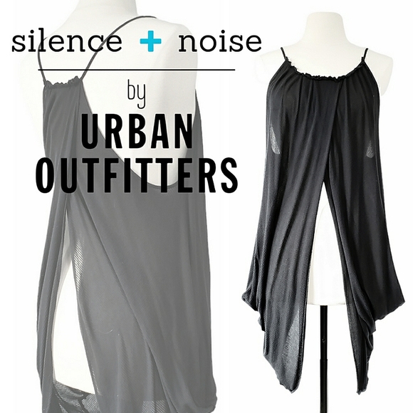 Urban Outfitters x Silence + Noise | Overlap Split Drape Top | Black | Small - Picture 1 of 12